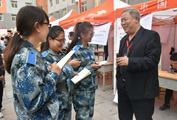 伯樂識良馬 明主覓賢才——我校成功舉辦2017屆畢業(yè)生秋季雙選會