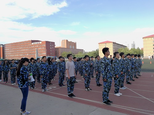 【運動會集錦】管理學院學生積極備戰(zhàn)運動會開幕式第三次彩排