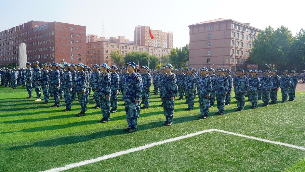 軍訓簡報：軍訓正當時，青春灑汗水