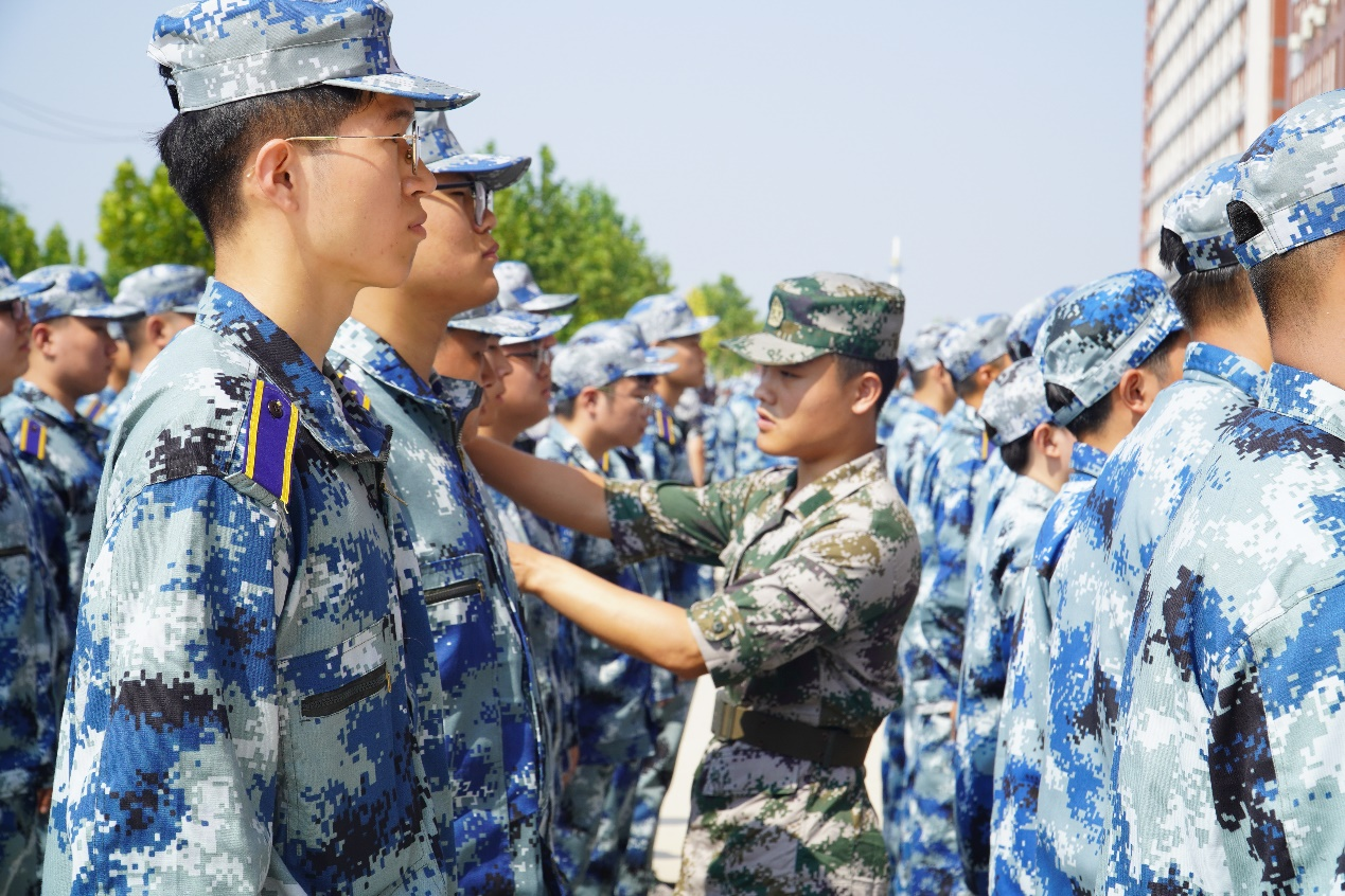 軍訓簡報：軍訓正當時，青春灑汗水