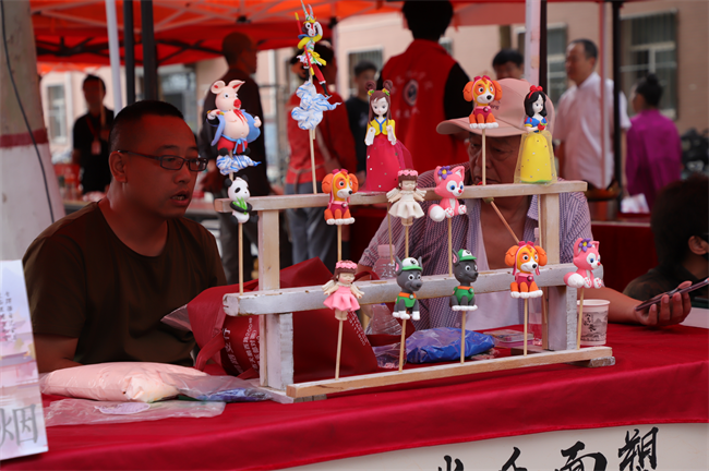 非遺點(diǎn)亮迎新季 傳統(tǒng)文化進(jìn)校園——保定理工學(xué)院開(kāi)展非遺進(jìn)校園活動(dòng)